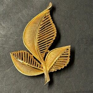 BSK Vintage Leaf Brooch Gold Textured Botanical Filigree Pin MCM
